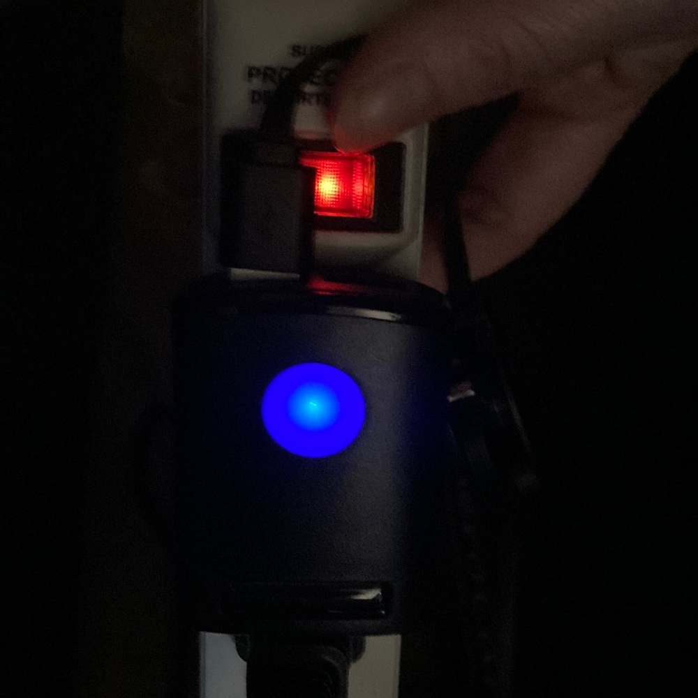 PLUG IN WALL CHARGER WITH 2 SLOTS AND HAS A BLUE LIGHT SO U KNOW ITS ON & WORKS